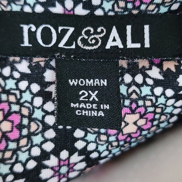 Roz & Ali Top Womens Plus Size 2X Black Geometric Short Sleeve Zipper Detail - Picture 6 of 8